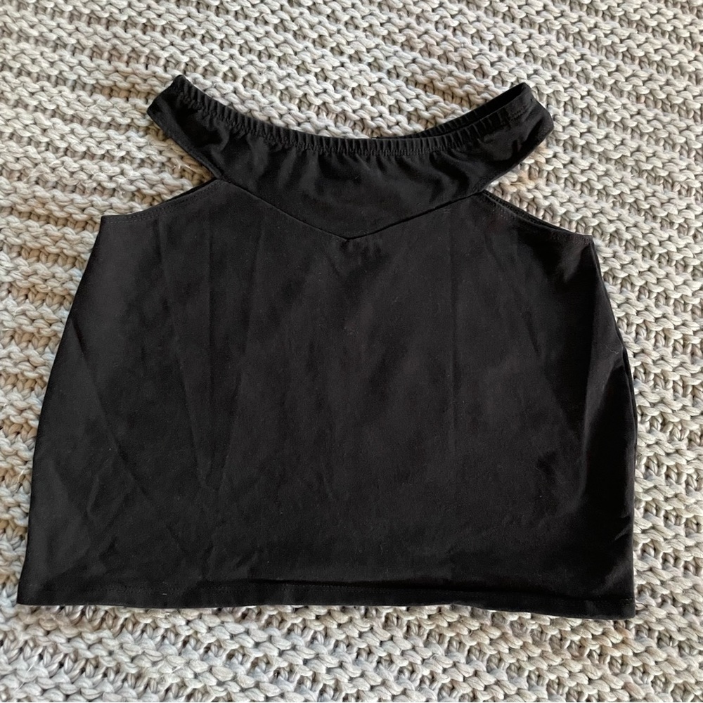 UO cut out mini skirt 🤍